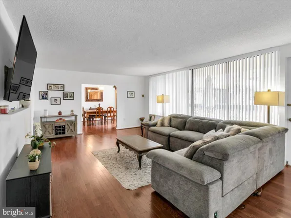 3701 George Mason Dr #105, Falls Church, VA 22041