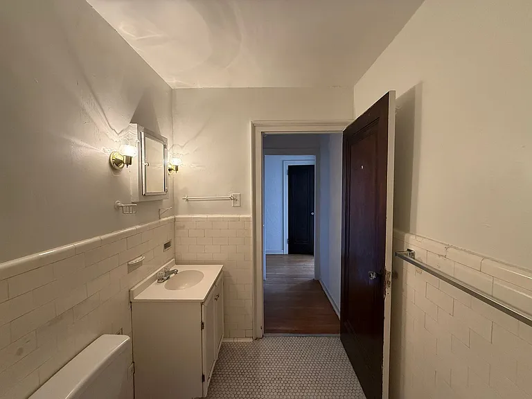 King Edward Annex Apartments — Photo 49