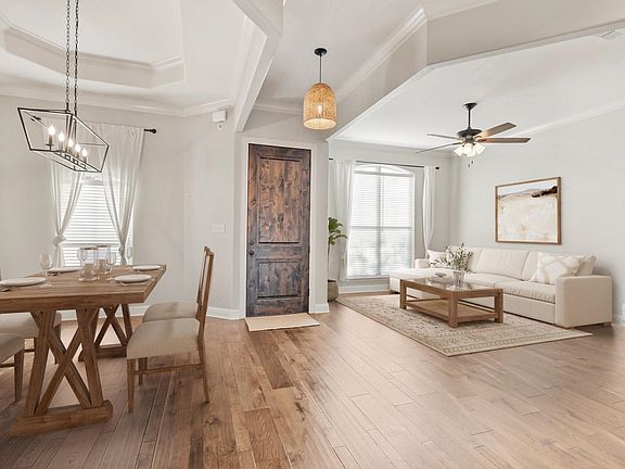 3rd image of 103 New Braunfels Ln