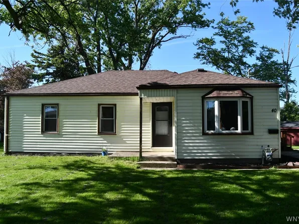 40 North Dr, Lackawanna, NY 14218