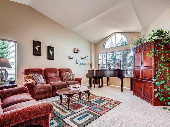 5th image of 822 Indian Hollow Ave