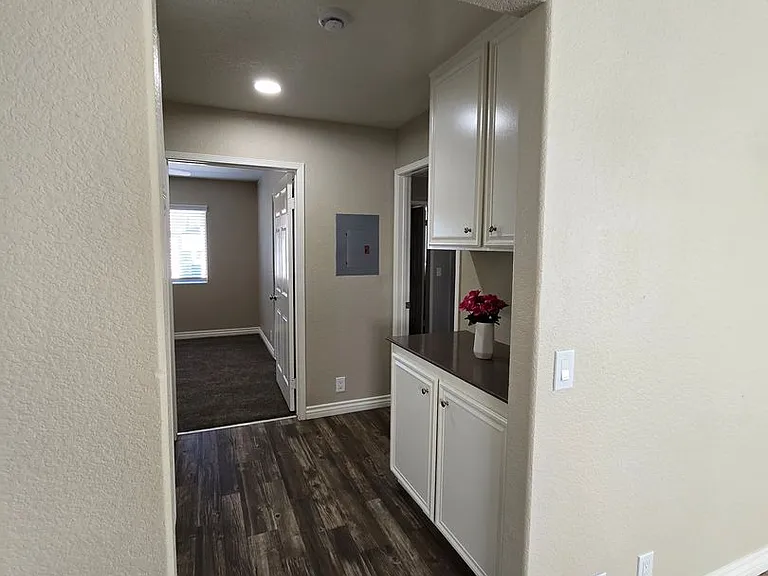 Lakeshore Terrace — Photo 23
