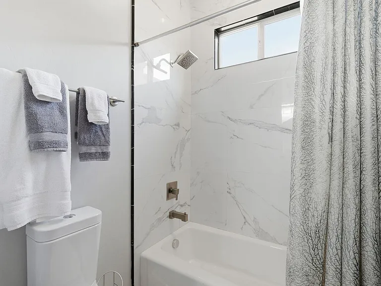 5405 N Houghton Rd — Photo 34