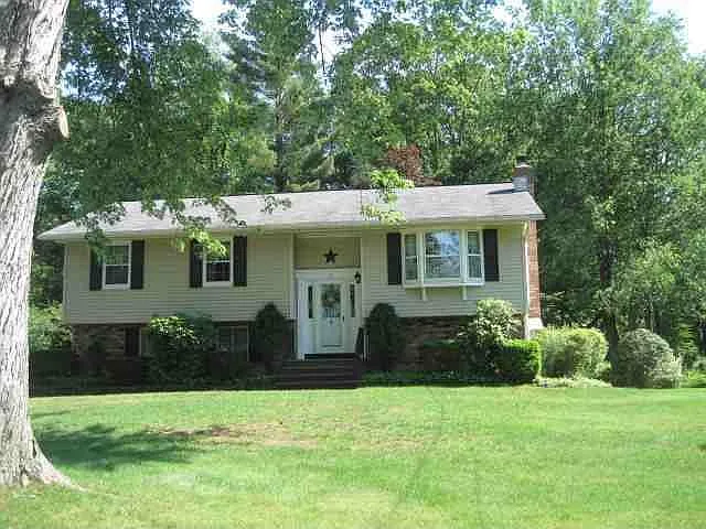 25 Acorn Ave photo 1