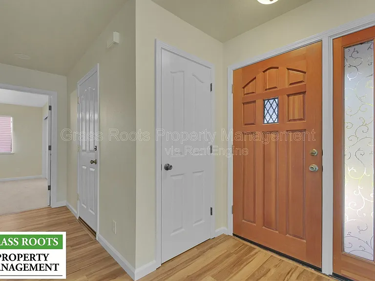 315 Vistamont Dr — Photo 2