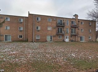 111 W Elk Trl APT 211, Carol Stream, IL 60188