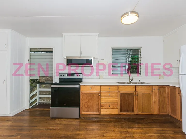 1555 Moani St — Photo 15