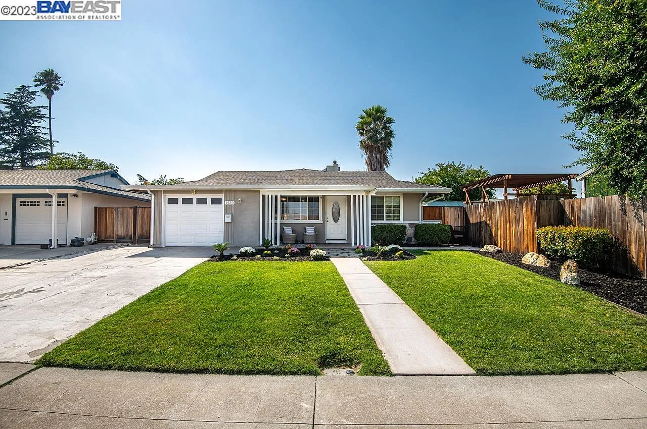 1430 Tulip Way photo 1