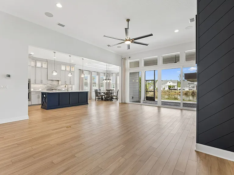 351 Sawgrass Dr — Photo 9