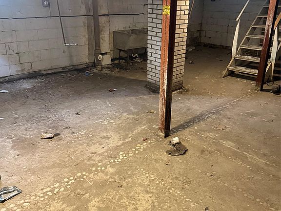 5th image of 3218 Trumbull Ave