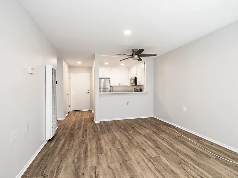 5405 Lindley Avenue — Photo 12