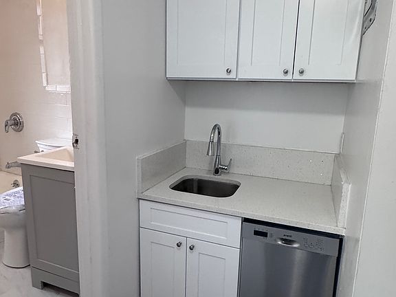 3rd image of 255 W 12th St #5S