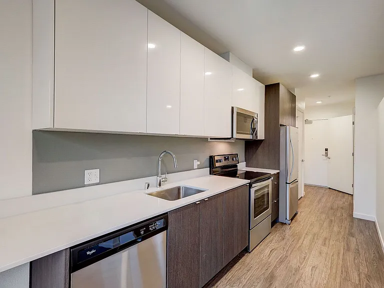 Augusta Apartments — Photo 11