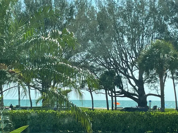 2100 Gulf Shore Blvd N, Naples, FL