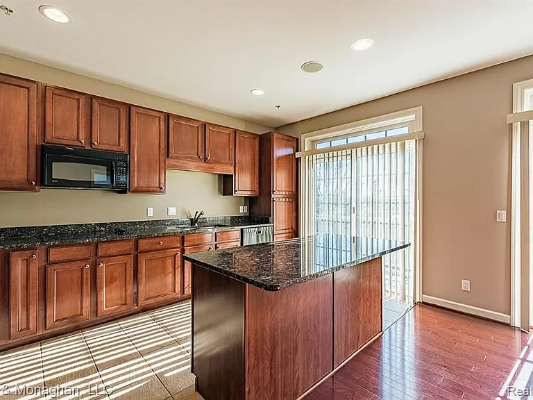 2210 Attard — Photo 13