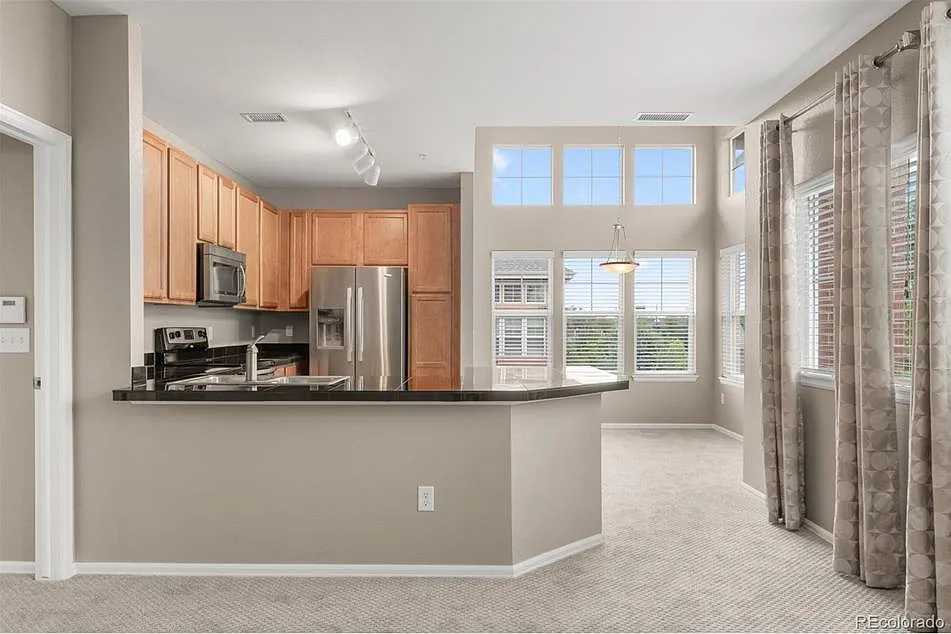 2 bed, 1262 sqft, $2,400 — Photo 2