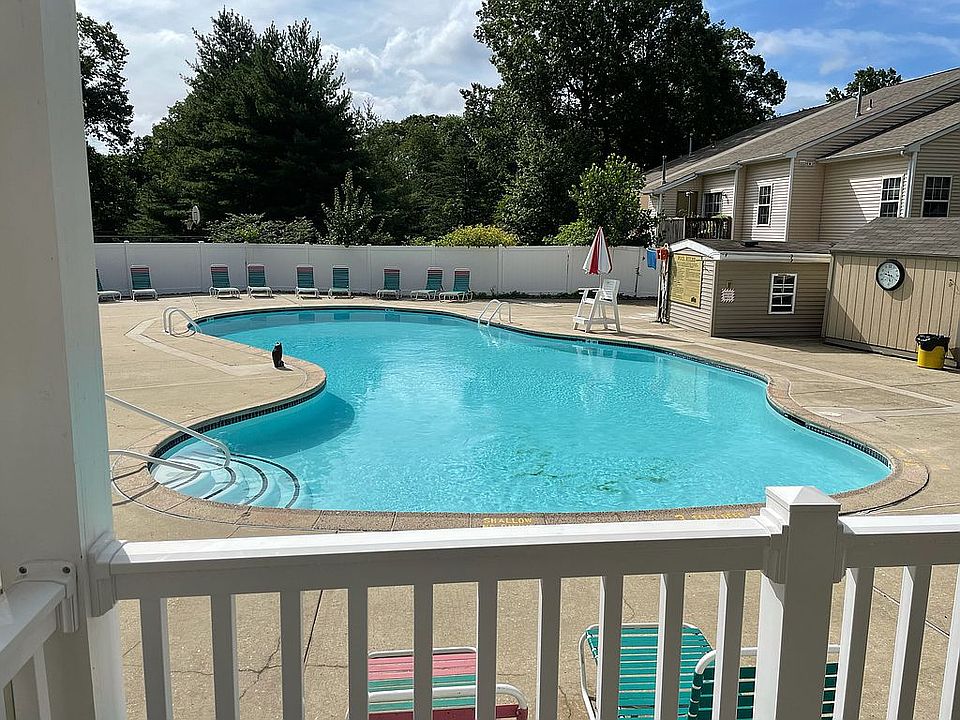 Community pool