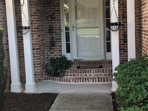 2nd image of 2403 Oakland Ln