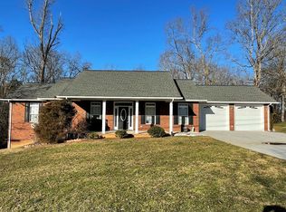 1384 Golf Course Rd, Newport, TN 37821