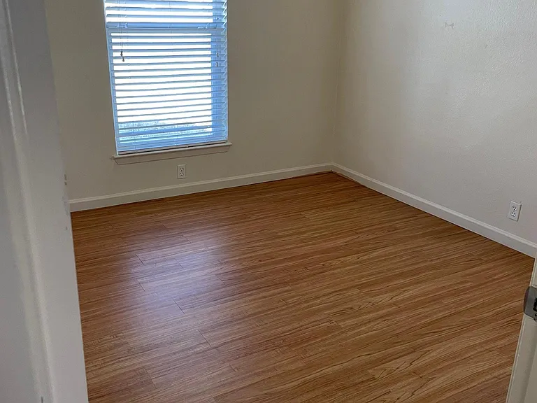 109 SW Cindy Ln — Photo 6