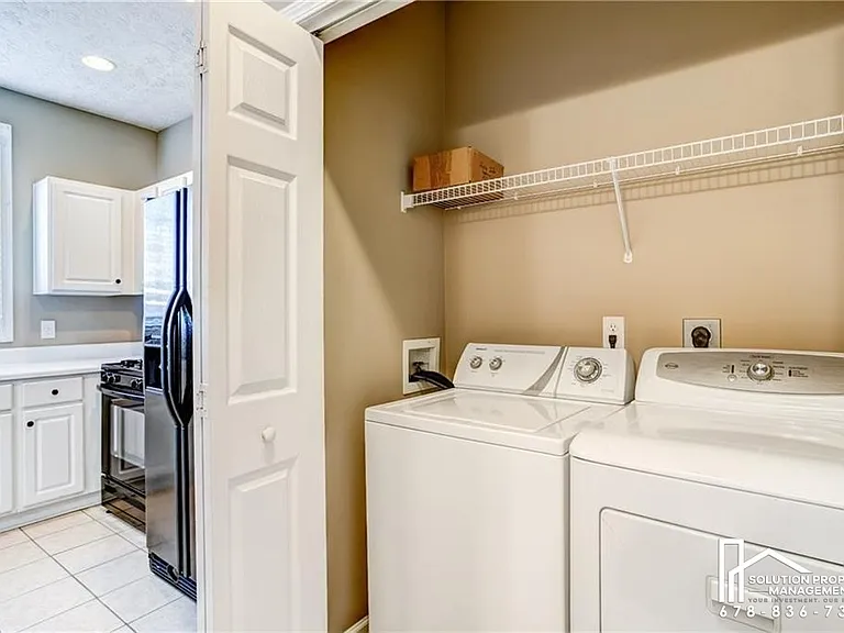709 Bedford Ct — Photo 17