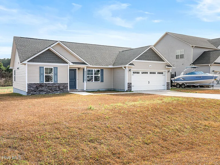 406 Paxton Ct — Photo 2