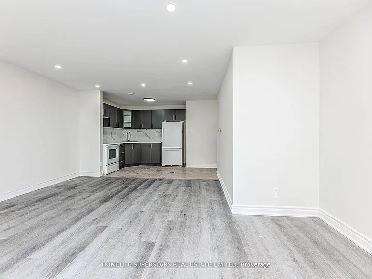 1164 The Queensway #A — Photo 4