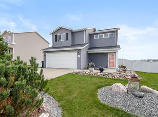 925 Yukon Dr, Bismarck, ND 58503