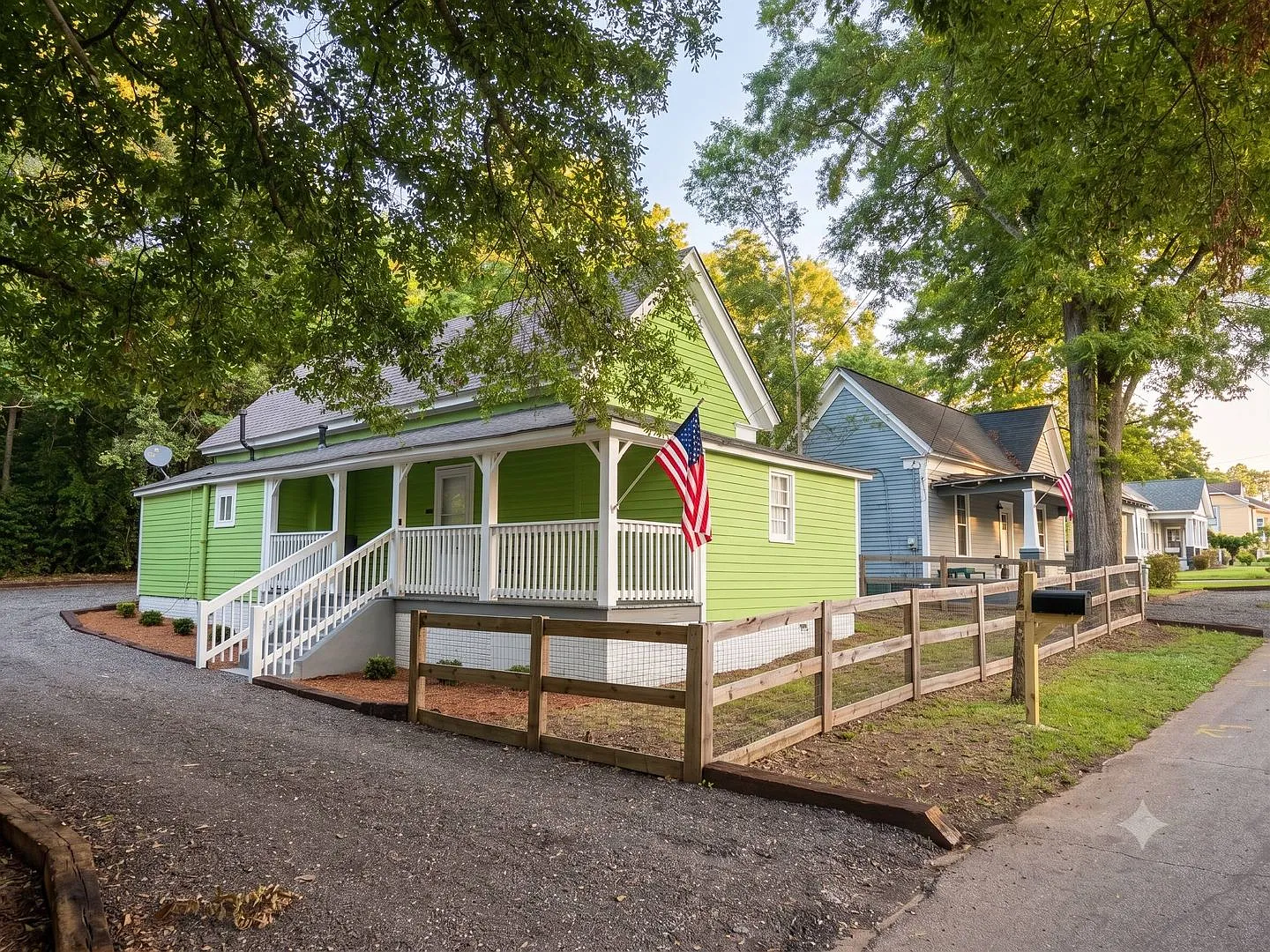 50% off on 1st month's rent - 725 Williams St — Photo 1
