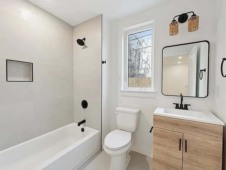 Brand New Construction Olde Kensington — Photo 13