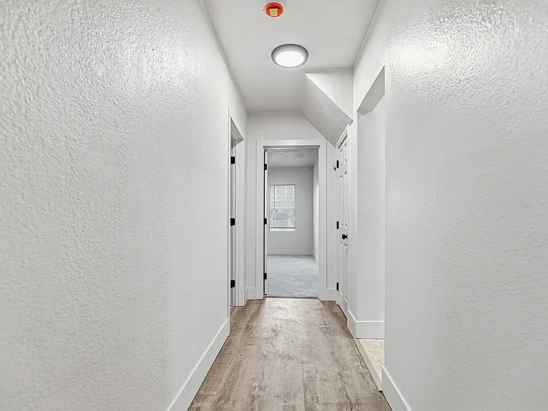 252 N G St — Photo 8