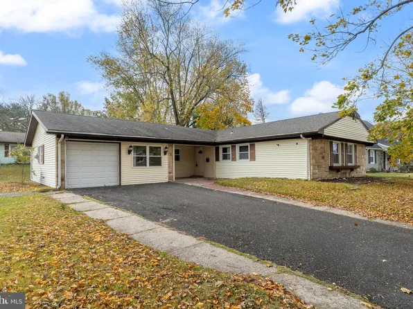 142 Harrington Cir, Willingboro, NJ 08046