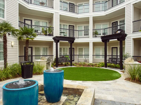 Park Rowe Apartments - Perkins Rowe