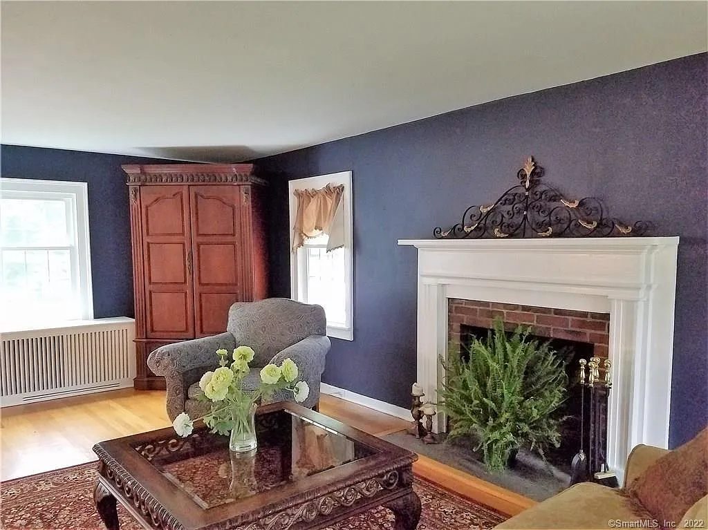 4 bed, 2.0 bath, 2245 sqft, $3,400 — Photo 3