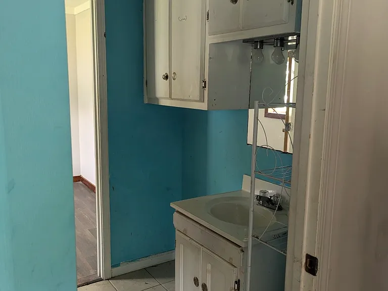 232 Hulin St — Photo 9