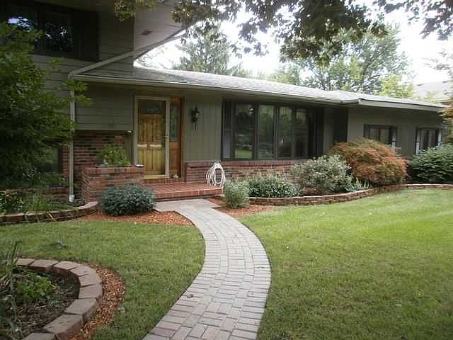 2nd image of 439 N River Rd