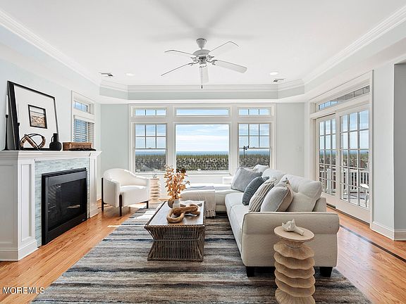 5th image of 525 East Avenue