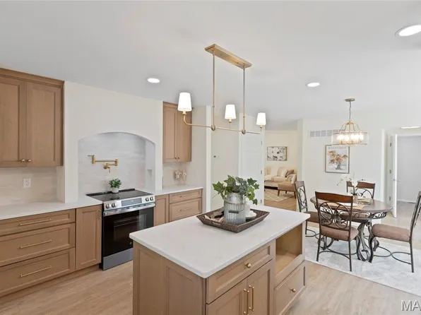 19109 Old Manchester Rd, Pacific, MO 63069