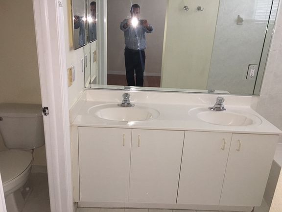 3rd image of 10976 NW 43rd Ter