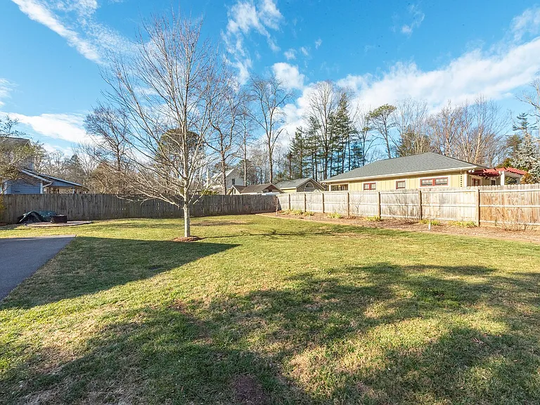 829 Montreat Rd — Photo 14