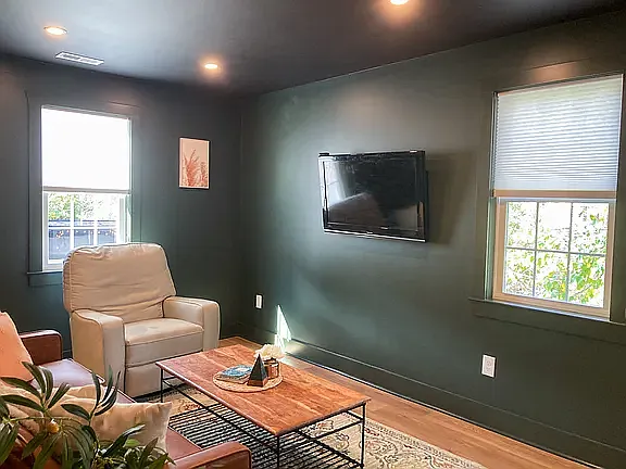 818 Kirkwood Ave — Photo 2