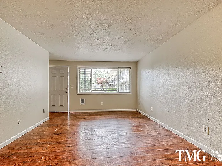 Jackson Court Apartments — Photo 42