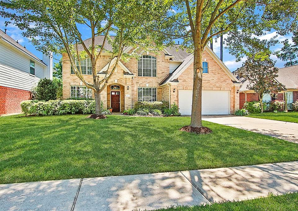 Beautiful home in sought out Lakewood Grove!