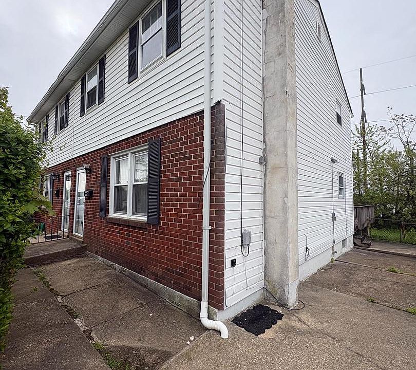 1st image of 1602 E Ayre St