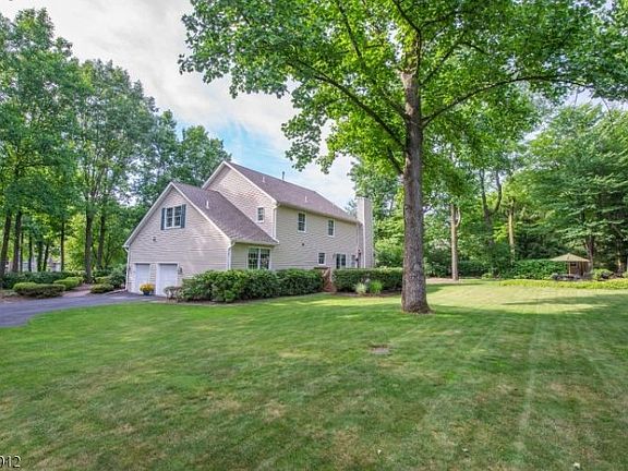 4th image of 25 Sweetwood Dr
