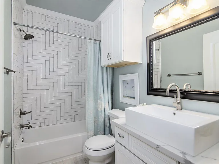 986 Bahama Dr — Photo 22