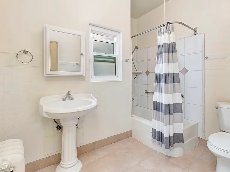 1261 Prospect St #5 — Photo 7