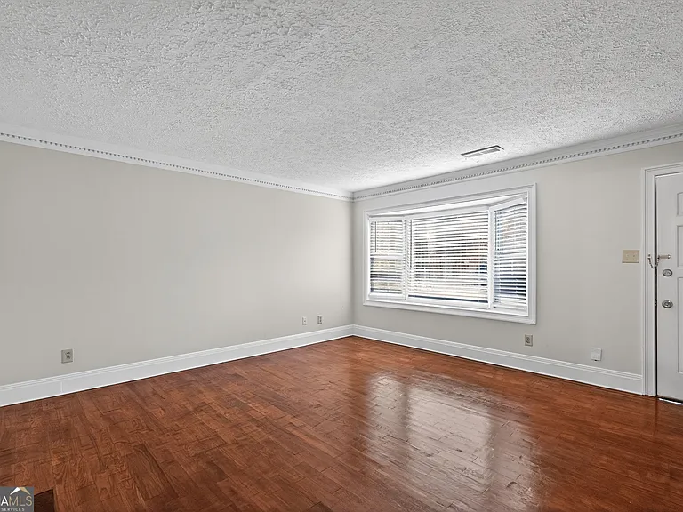 898 Chippendale Ln — Photo 2