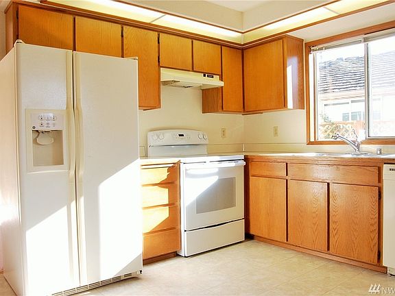 5th image of 9018 49th Dr NE