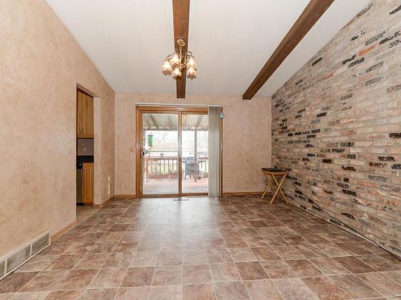 5th image of 7916 Quail Ave N